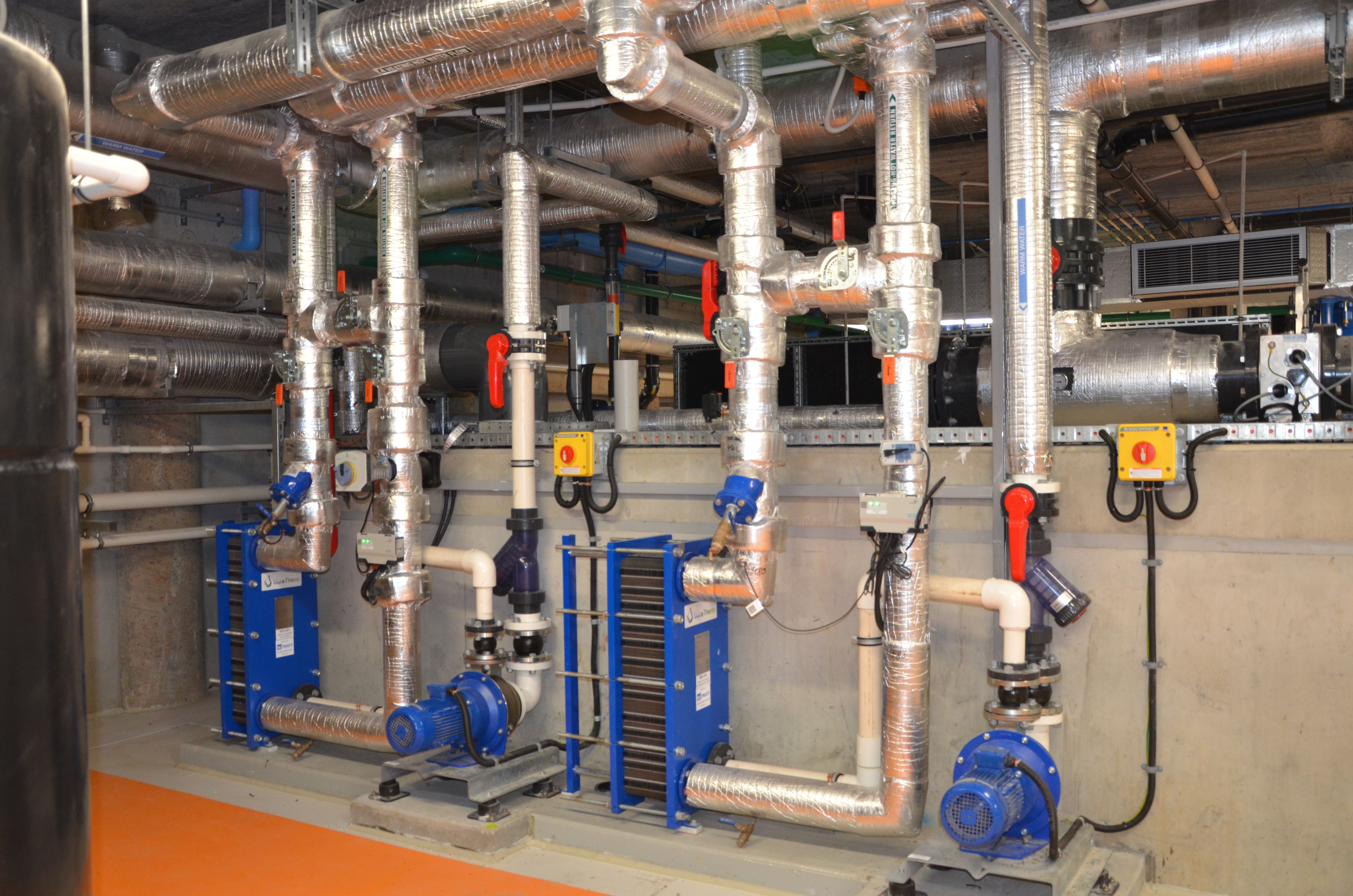 Heat exchangers with shunt pumps